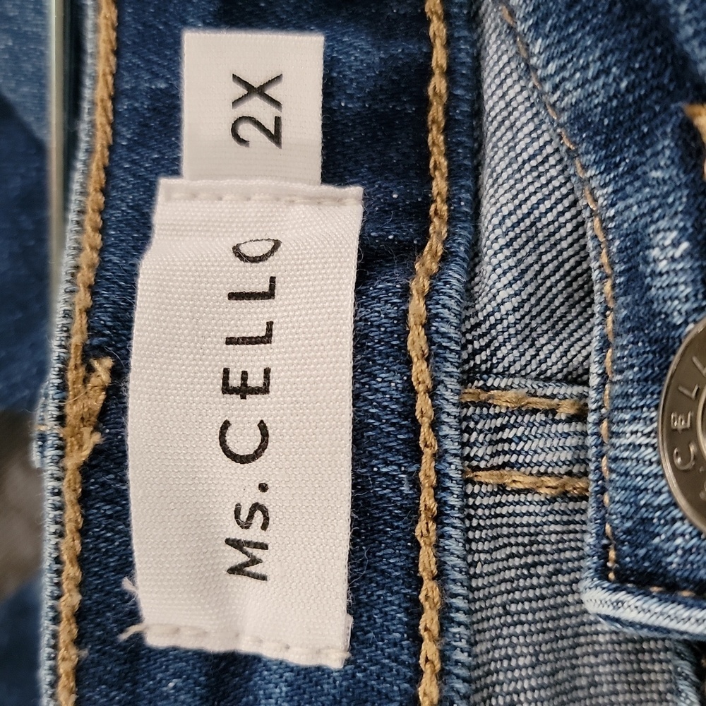 NWT! Cello Blue Jean Shorts with Distressed Cuffs Size 2X - Picture 2 of 4